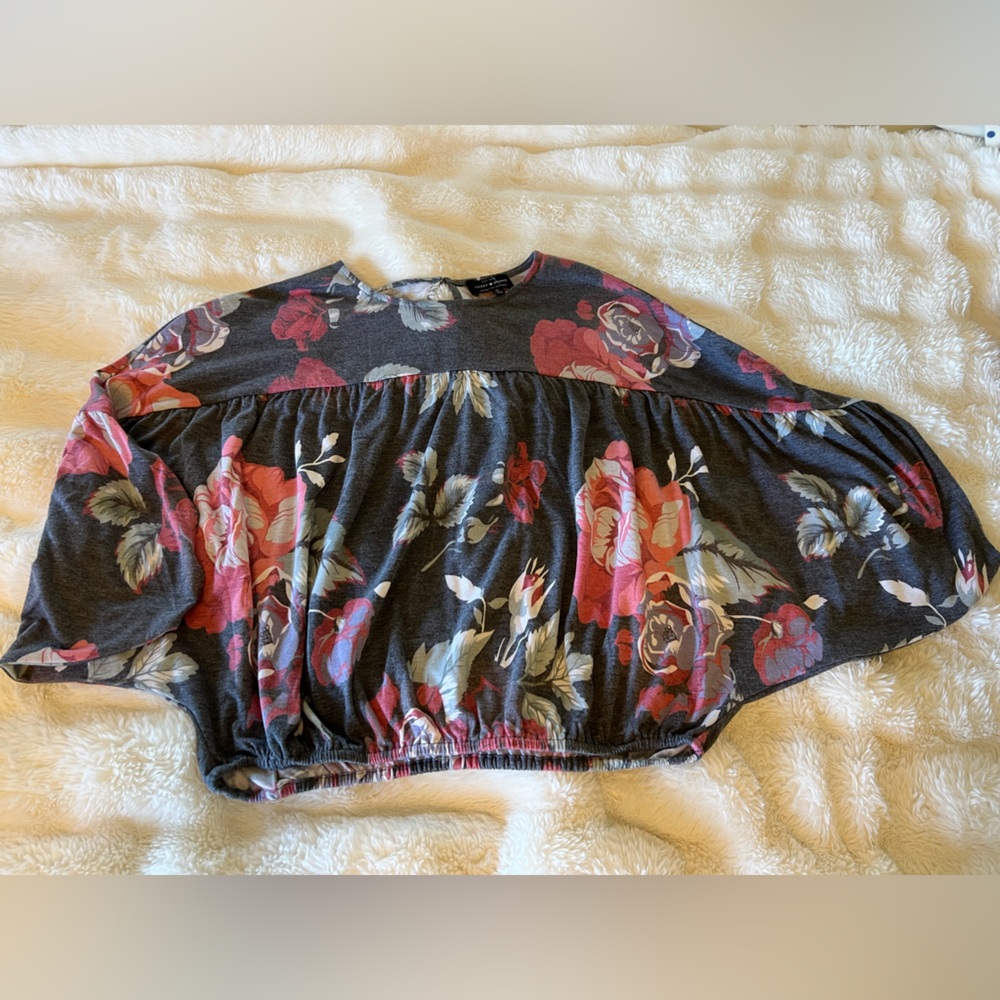 Used but in like-new condition! Lucky Brand batwing shirt
